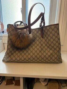 Gucci Emblem Large Tote Bag
